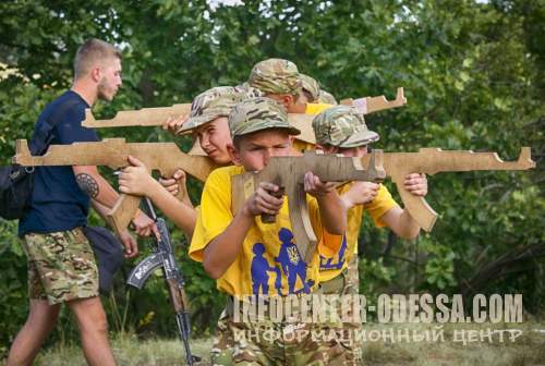 От Карпат до Харькова Украина покрылась сетью неонацистских лагерей От Карпат до Харькова Украина покрылась сетью неонацистских лагерей
