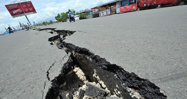 Двое погибли, десятки ранены в результате землетрясения в Индонезии