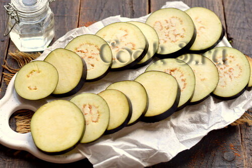 Вряд ли  есть люди, кому не нравится грузинская кухня, ведь она вкусная, сытная, ароматная. А баклажаны в Грузии вообще готовят отменно. Этот  рецепт отличное тому доказательство.-7