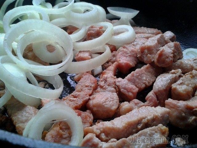 ЖАРЕНАЯ СВИНИНА С ЛУКОМ. ЖАРЕНАЯ СВИНИНА С ЛУКОМ.