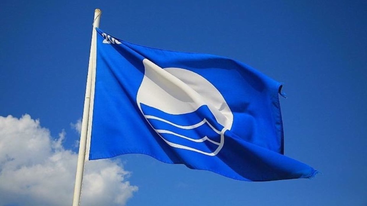 Пляж в Янтарном вновь получил единственный в РФ «Голубой флаг»