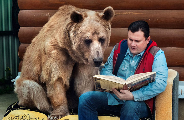Степан за вечерним чтением. Степан за вечерним чтением.