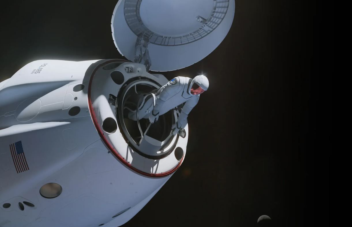 Частная миссия SpaceX вышла в открытый космос Частная миссия SpaceX вышла в открытый космос