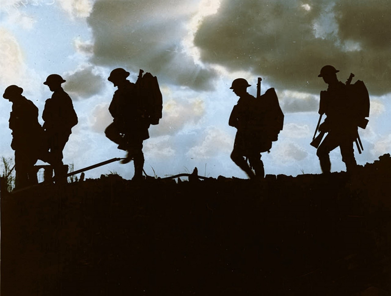 Солдаты Йоркширского пехотного полка на марше архивное фото, колоризация, колоризация фотографий, колоризированные снимки, первая мировая, первая мировая война, фото войны