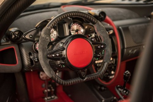 Двухдверный гиперкар от Pagani Automobili (17 фото) Двухдверный гиперкар от Pagani Automobili (17 фото)