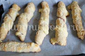 Слоеные палочки с ветчиной и сыром - шаг 4
