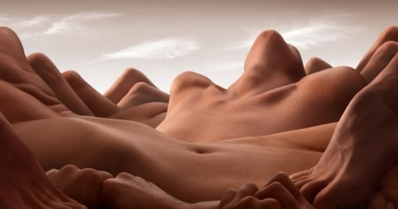 Голая геология: сюрреалистические ландшафты Карла Уорнера, созданные из обнаженных тел