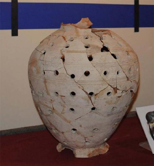 Дырявый кувшин. \ Фото: ancient-origins.net. Дырявый кувшин. \ Фото: ancient-origins.net.