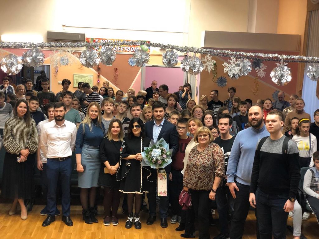 Артистка ответила на вопросы детей и спела песню/Предоставлено организаторами