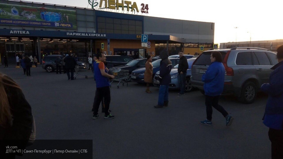 Гипермаркет «Лента» в Петербурге эвакуировали из-за ложной тревоги