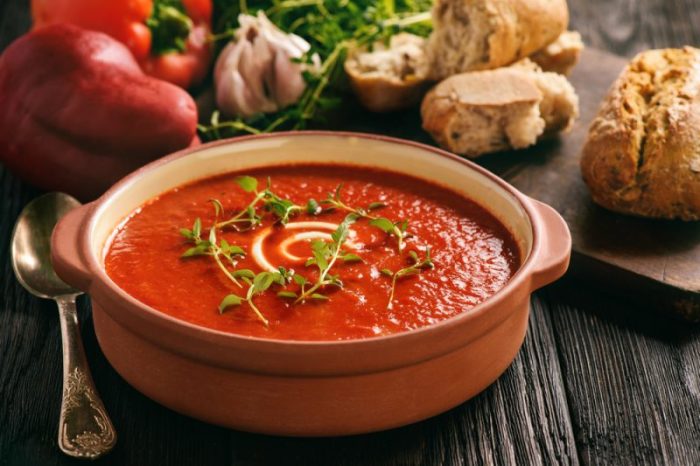 Очень вкусный томатный суп. \ Фото: chefmarket.ru. 7 вкуснейших обедов на всю неделю: блюда, которые не оставят равнодушными