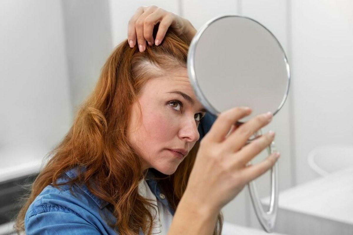 Трихолог Титушкина: справиться с выпадением волос могут помочь белок и железо