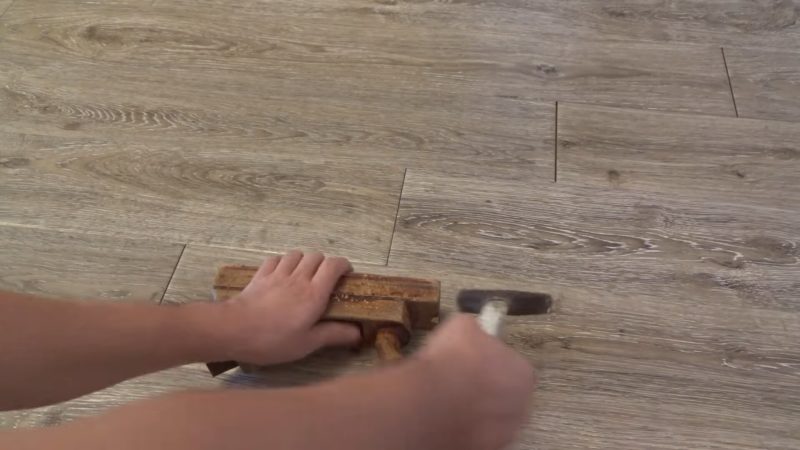 Жизненная хитрость: как просто убрать щели между досками ламината