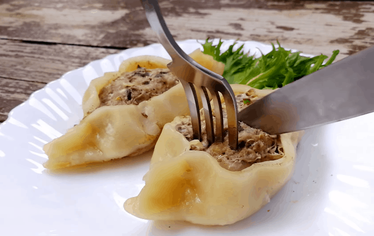 Мясные лодочки на сковороде: просто, сытно и вкусно Мясные лодочки на сковороде: просто, сытно и вкусно