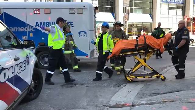 Полиция подтвердила гибель девяти человек в результате наезда фургона на толпу в Торонто