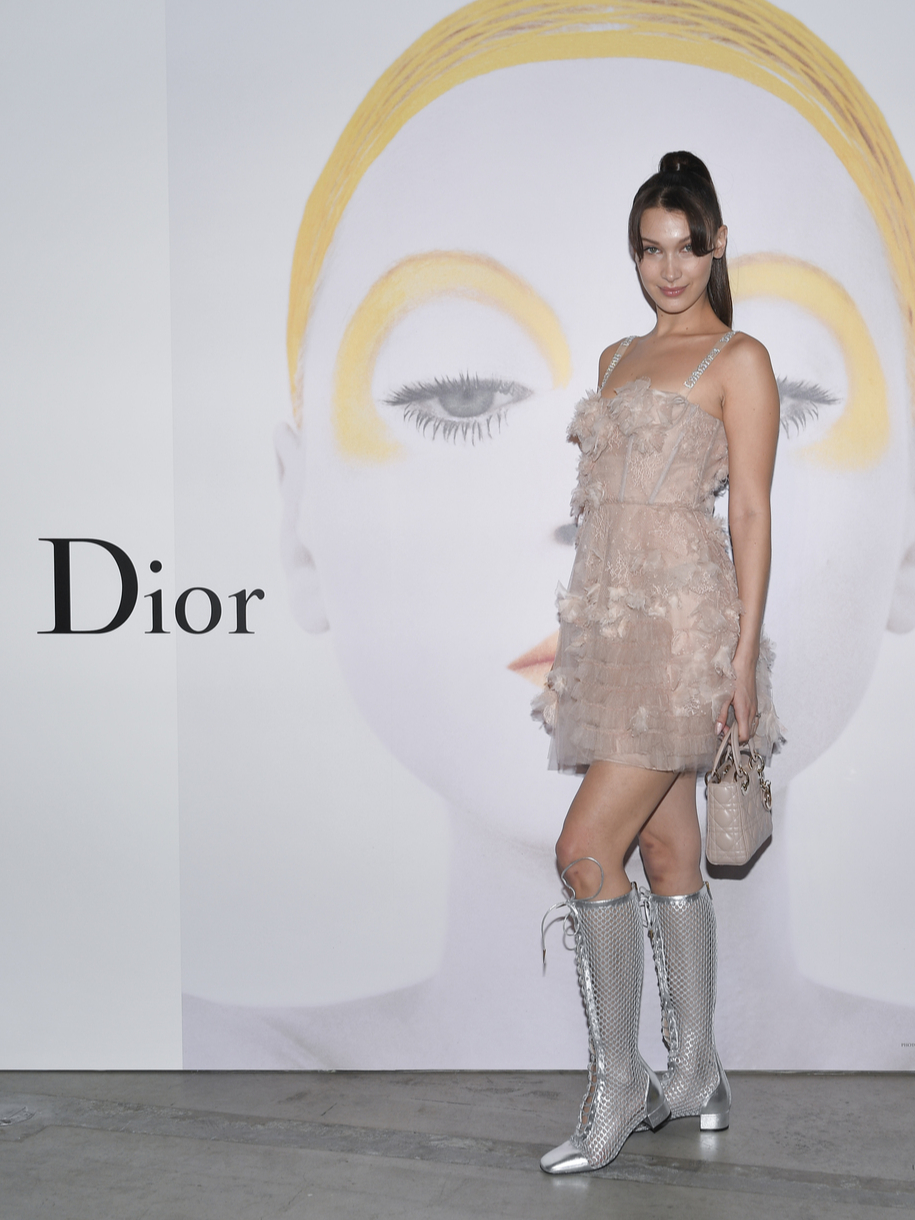 Белла Хадид в Dior на вечеринке в Токио Белла Хадид в Dior на вечеринке в Токио