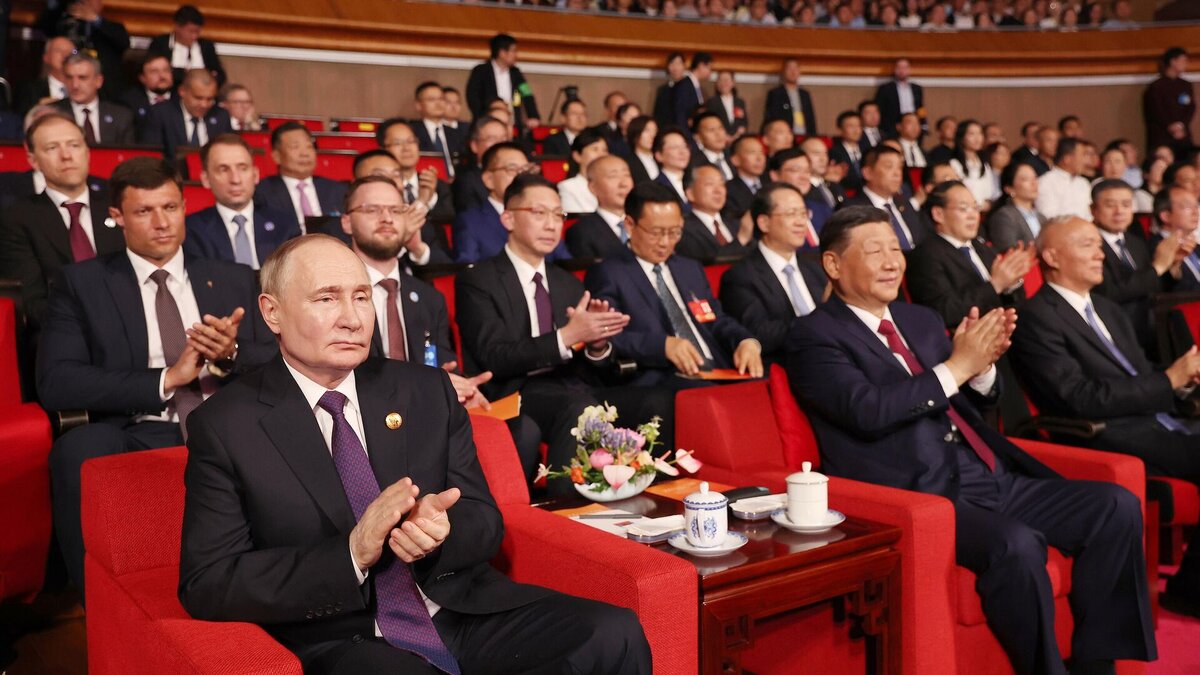 Эка бесов корёжит. «Путин и Си одерживают ужасающую победу над бесхребетным Байденом», оказывается. Это заголовок помойной «The Daily Telegraph», у которой случилось просветление в уму.-8
