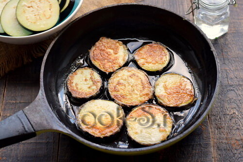 Вряд ли  есть люди, кому не нравится грузинская кухня, ведь она вкусная, сытная, ароматная. А баклажаны в Грузии вообще готовят отменно. Этот  рецепт отличное тому доказательство.-9