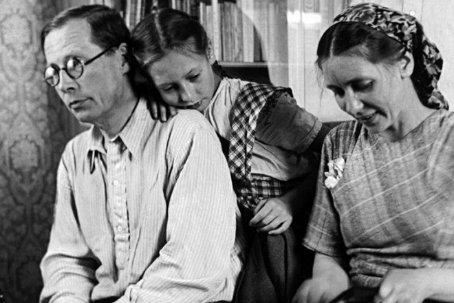 Николай Заболоцкий и его жена Екатерина Клыкова с дочерью Натальей Николай Заболоцкий и его жена Екатерина Клыкова с дочерью Натальей