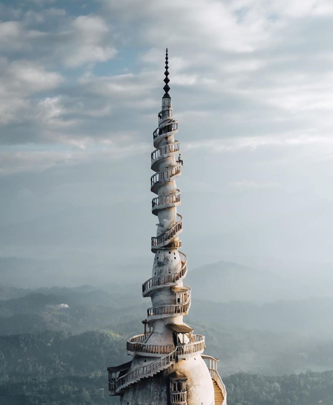 Винтовая башня на Шри-Ланке