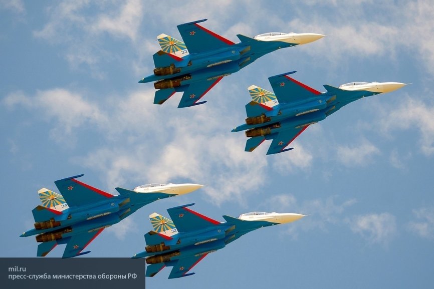 Появилось видео полета «Русских Витязей», показавших новую фигуру высшего пилотажа