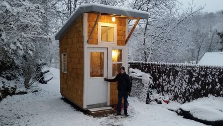 13-летний подросток построил на заднем дворе свой собственный мини-дом, заглянув в который, вы будете в восторге