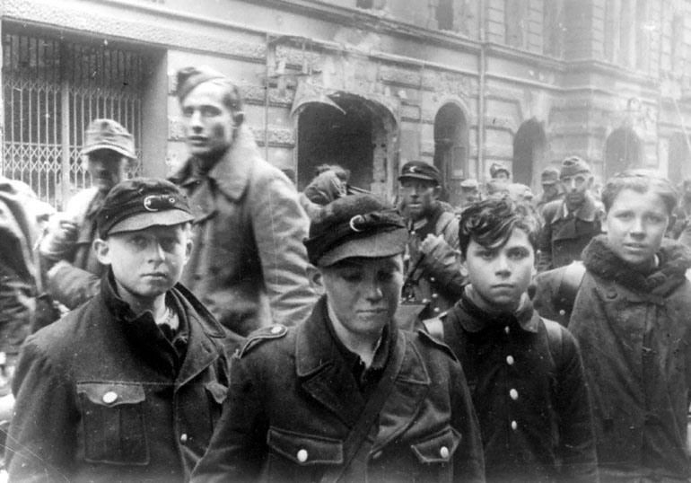 Мультатули Петр: В тот день когда взяли Берлин и фотографии Берлина 1945 Мультатули Петр: В тот день когда взяли Берлин и фотографии Берлина 1945