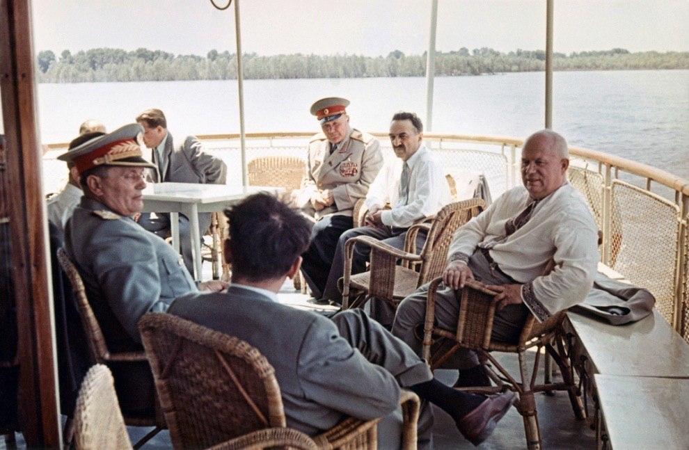 12 атмосферных исторических фото, которые переносят в прошлое