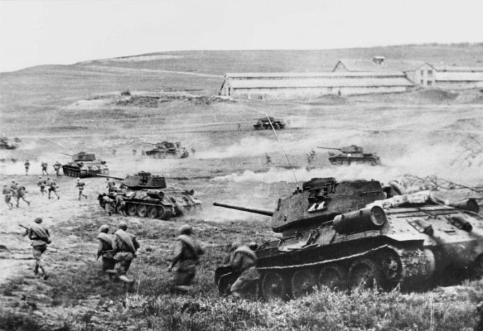 Т-34 с десантом ведут бой за станцию Раздельная в районе Одессы| Фото: www.kskdivniy.ru. Т-34 с десантом ведут бой за станцию Раздельная в районе Одессы| Фото: www.kskdivniy.ru.