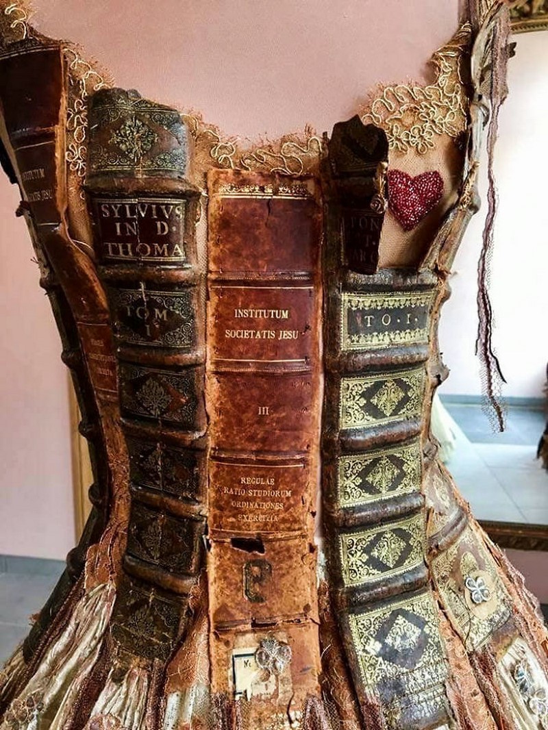 Наряды, которые создаёт эта женщина выглядят сногсшибательно! Придержите челюсть, прежде чем взглянуть на то, что ниже... Наряды, которые создаёт эта женщина выглядят сногсшибательно! Придержите челюсть, прежде чем взглянуть на то, что ниже...