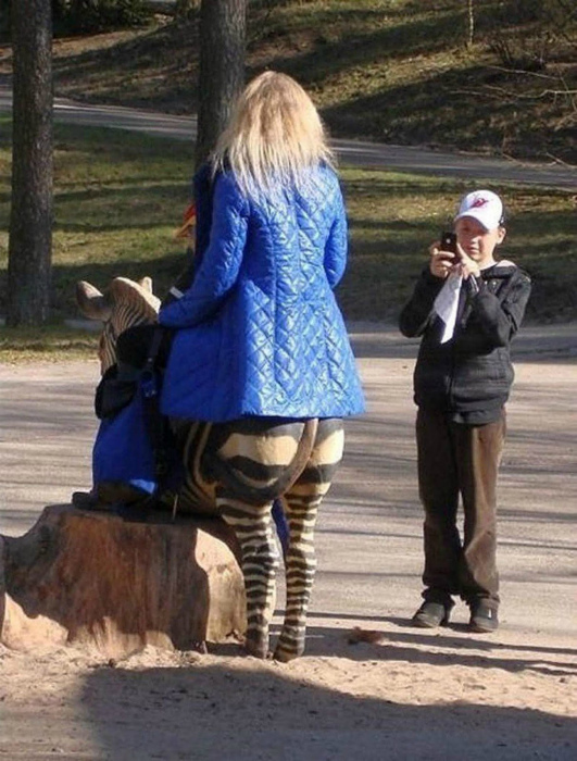 Современные дамы весьма своеобразны... | Фото: Funnyjunk. Современные дамы весьма своеобразны... | Фото: Funnyjunk.