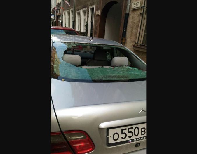 Мать с ребенком закидали камнями в Польше за русские автономера Мать с ребенком закидали камнями в Польше за русские автономера