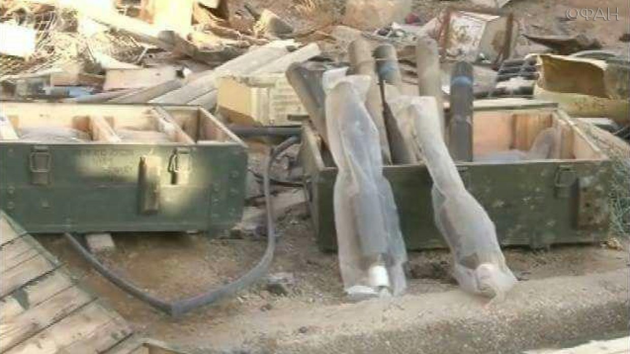 Сирия: экстремисты передали САА склады с боеприпасами и бронетехнику