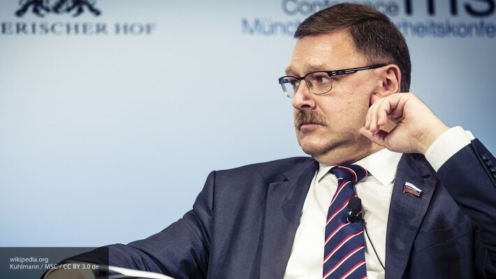 «Стоять, молчать, бояться»: Трампа высмеяли в России за приватизацию США космоса и Луны «Стоять, молчать, бояться»: Трампа высмеяли в России за приватизацию США космоса и Луны