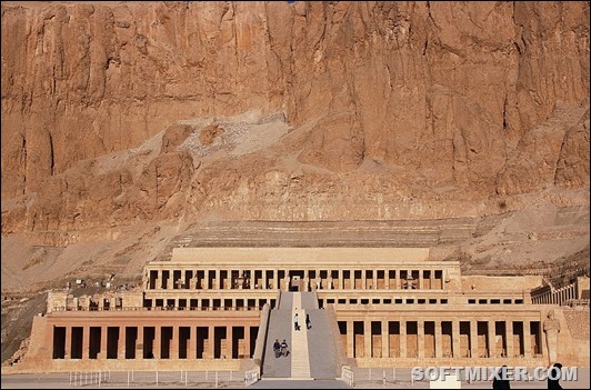 1920px-Deir_el-Bahari_0489