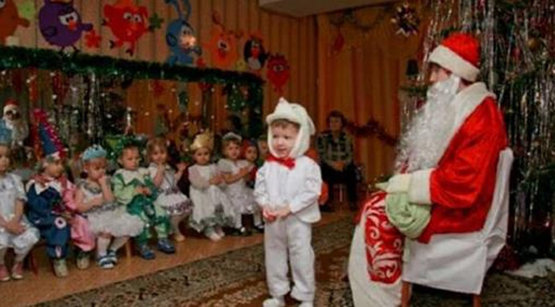Новогодний случай. В детском саду шёл полным ходом утренник. Новогодний случай. В детском саду шёл полным ходом утренник.