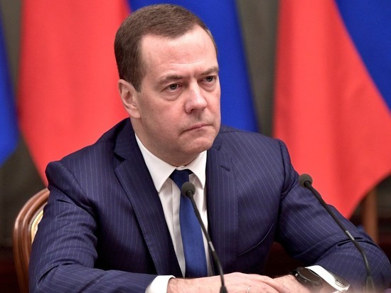 Медведев «распрягся» в адрес Кудрина из-за слов о бедности Медведев «распрягся» в адрес Кудрина из-за слов о бедности