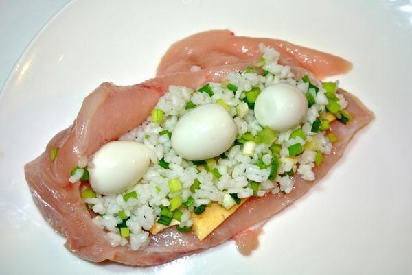 Фаршированные куриные грудки с корочкой снаружи и замечательной начинкой внутри Фаршированные куриные грудки с корочкой снаружи и замечательной начинкой внутри