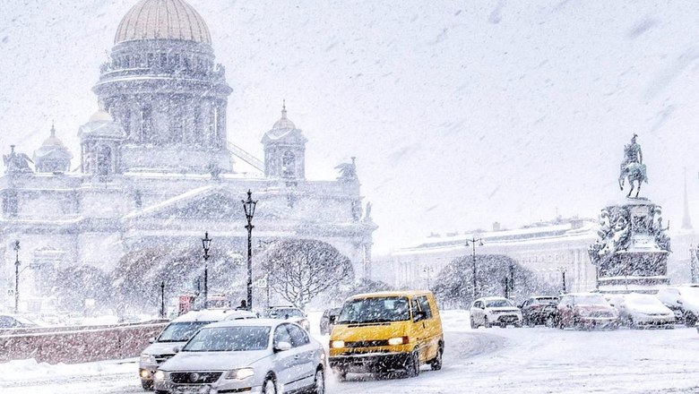 Петербург показал, как надо бороться со снежными заносами на улицах города