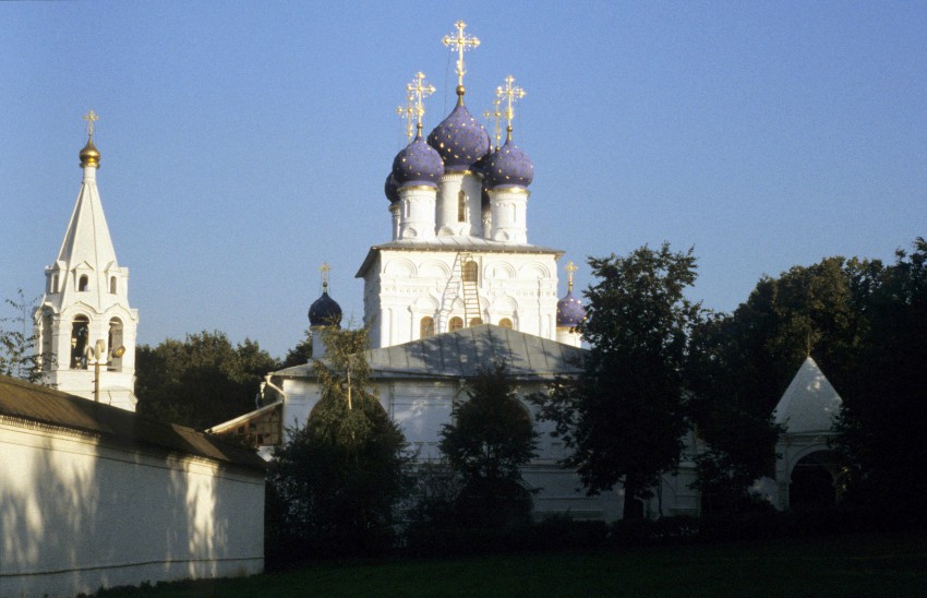 Прогулки по Коломенскому. Церковь Казанской Божьей Матери. Прогулки по Коломенскому. Церковь Казанской Божьей Матери.