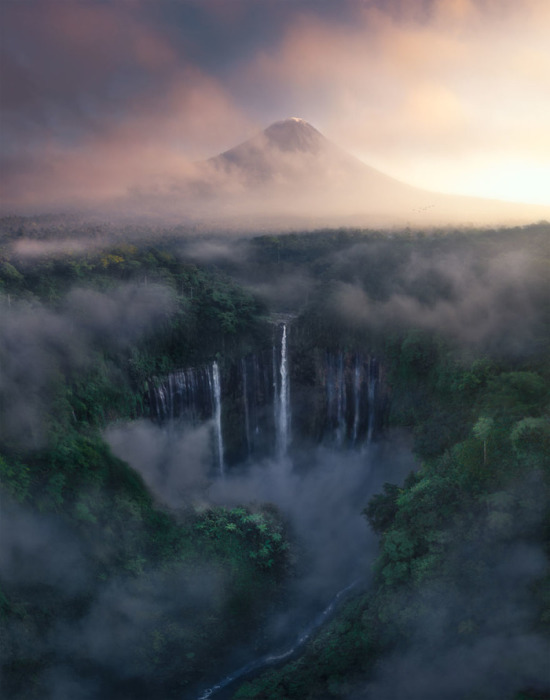 Водопад Тумпак Севу, Индонезия. Фото: Тони Ванг. Красоты нашей планеты на снимках победителей Международного конкурса «Пейзажный фотограф года»