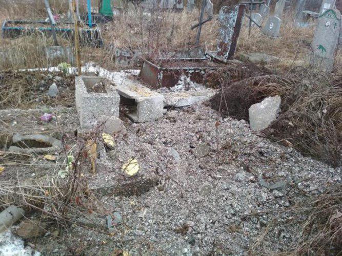 ВСУ осуществили обстрел людей на кладбище в поминальное воскресенье ВСУ осуществили обстрел людей на кладбище в поминальное воскресенье