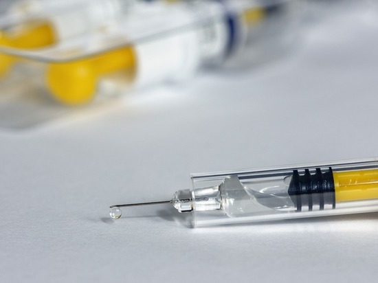 Власти отказываются связывать гибель людей с вакцинированием