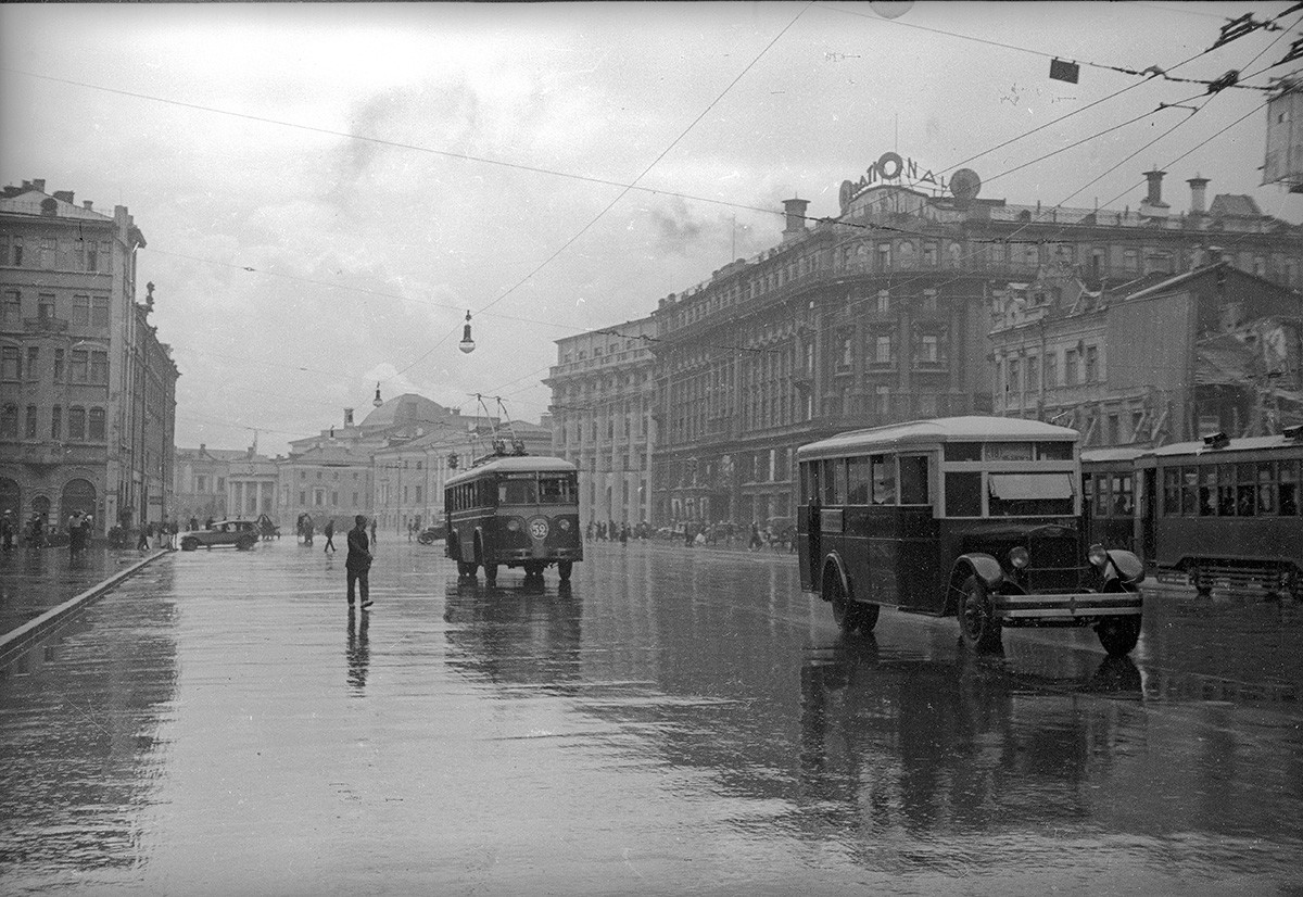 РЕДКИЕ атмосферные кадры старой Москвы 1930-50-х (ФОТО)