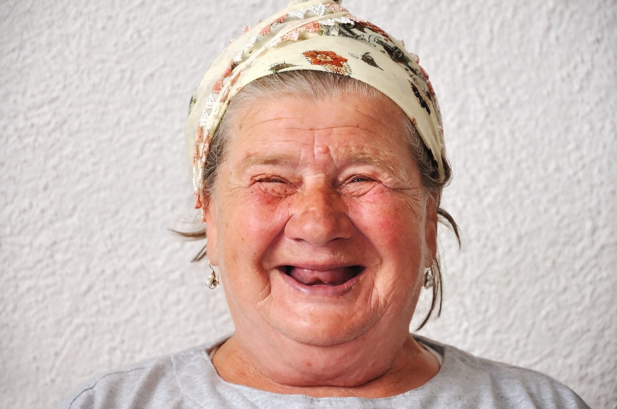рот пожилой женщины фото