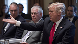 Президент США Дональд Трамп во время встречи с конгрессменами по вопросам иммиграционной политики в Вашингтоне. 9 января 2018 Президент США Дональд Трамп во время встречи с конгрессменами по вопросам иммиграционной политики в Вашингтоне. 9 января 2018