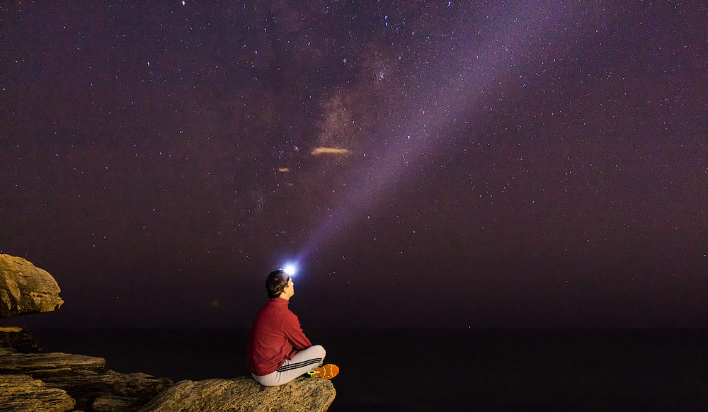 headlamp-light-milky-way.jpg headlamp-light-milky-way.jpg