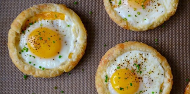 Слойки с запечёнными яйцами Как приготовить яйца в духовке: Слойки с запечёнными яйцами