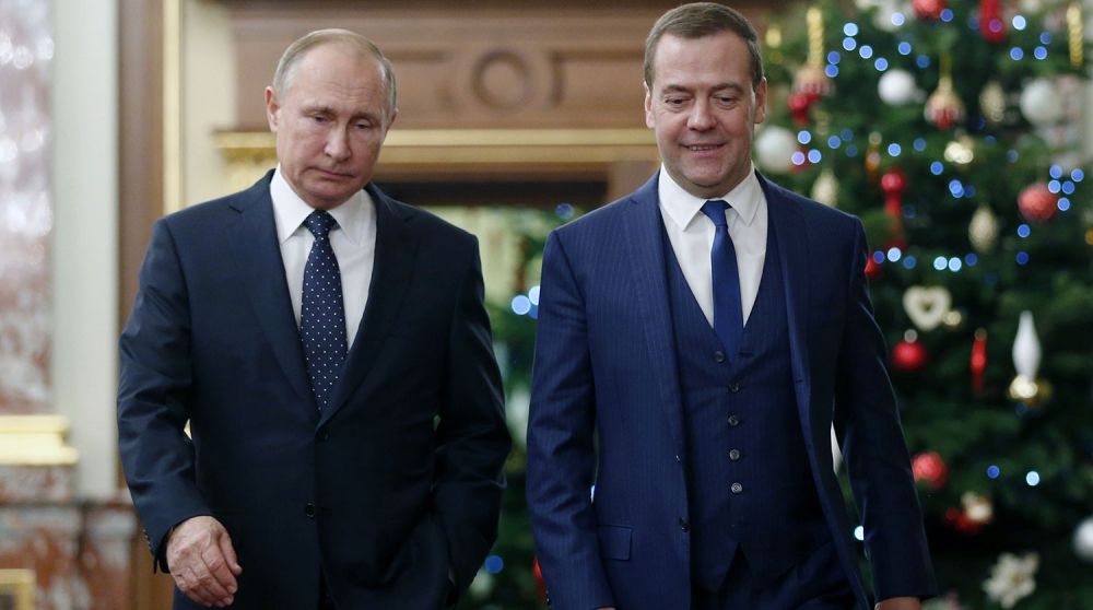 Почему Путин сменил правительство, и знал ли об этом Медведев?