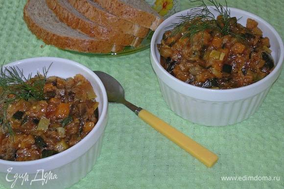 Овощная икра готова. Вкусно и в теплом, и в холодном виде. Подать к столу, украсив любой зеленью. Угощайтесь! Приятного аппетита! Овощная икра готова. Вкусно и в теплом, и в холодном виде. Подать к столу, украсив любой зеленью. Угощайтесь! Приятного аппетита!